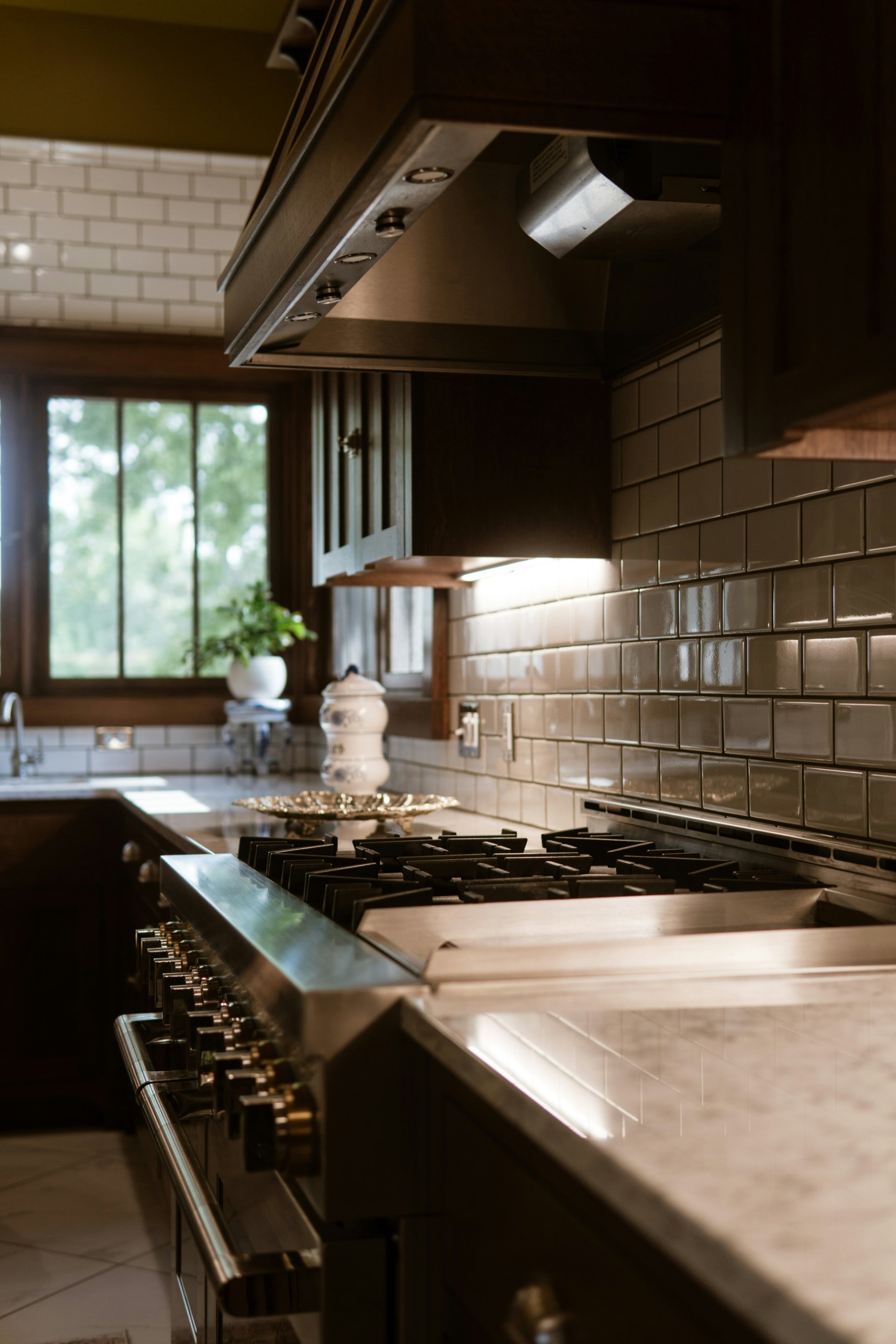 Under-cabinet lighting over a range and tile backsplash